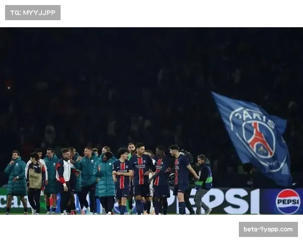 巴黎圣日耳曼客场逆转巴萨纳赛尔亲临更衣室庆祝欧冠壮举