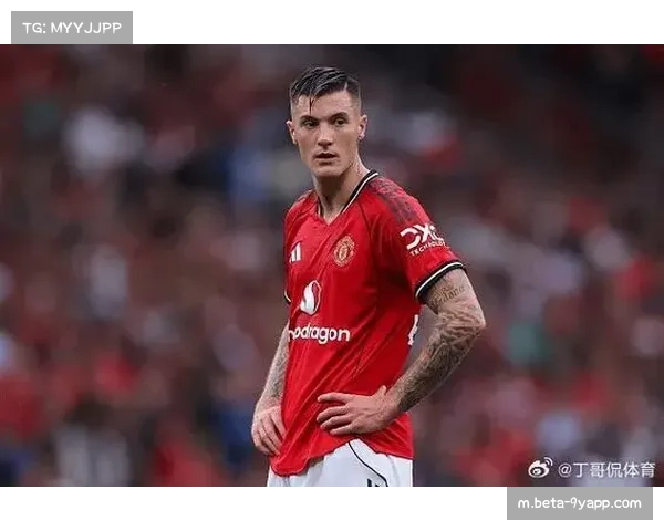 谢什科适应曼联体系成焦点 1.96米身高成禁区支点